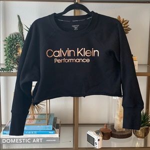 {Calvin Klein} Cropped sweatshirt